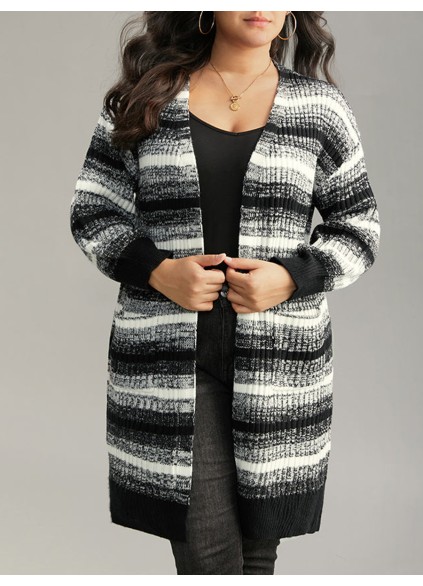 Women's plus-size sweater cardigan with pockets