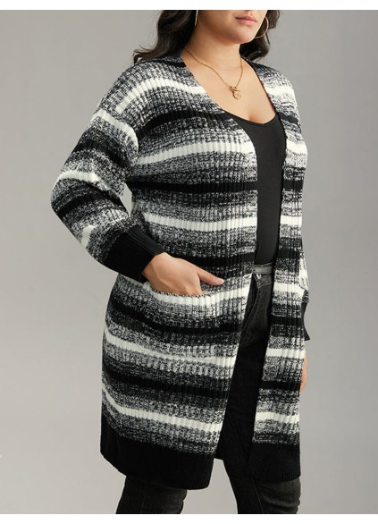 Women's plus-size sweater cardigan with pockets